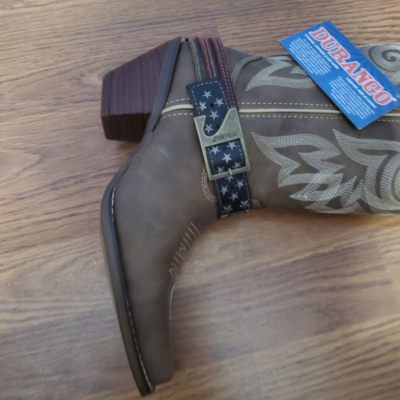 Boots - Picture 3 of 10